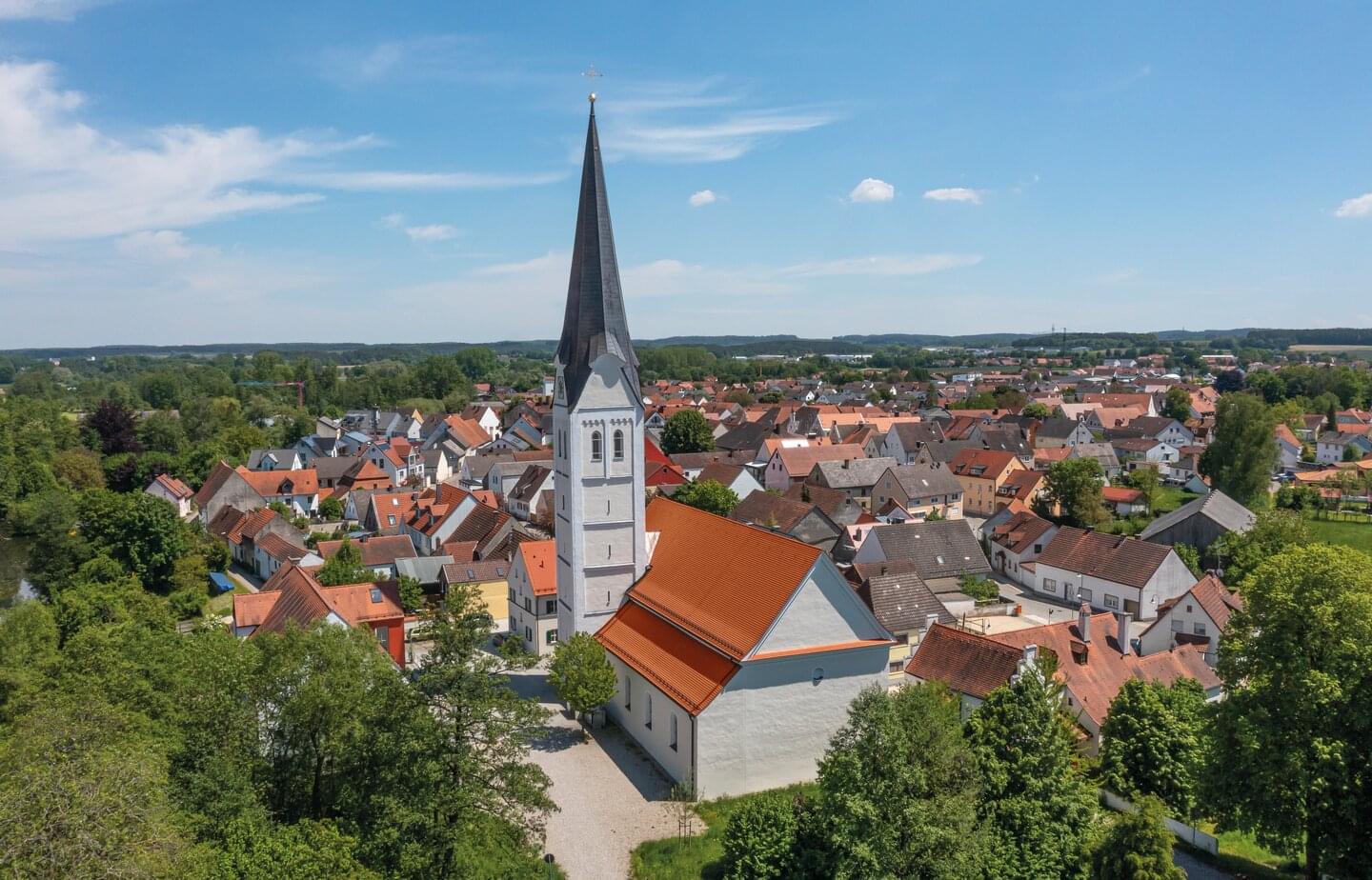 Ergoldsbacher Biberschwanzziegel Geradschnitt mit abgerundeten Ecken - Naturrot | © ERLUS 2021