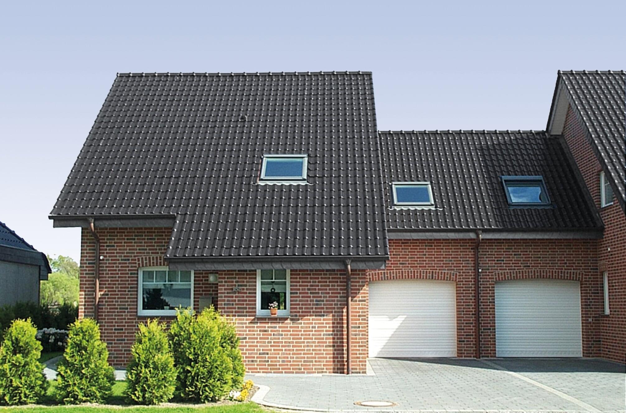 Красивый штукатурный фасад. Roben monzaplus графит благородный ангоб. Крыша антрацит. Крыша антрацит. Композитная черепица aerodek® robust.