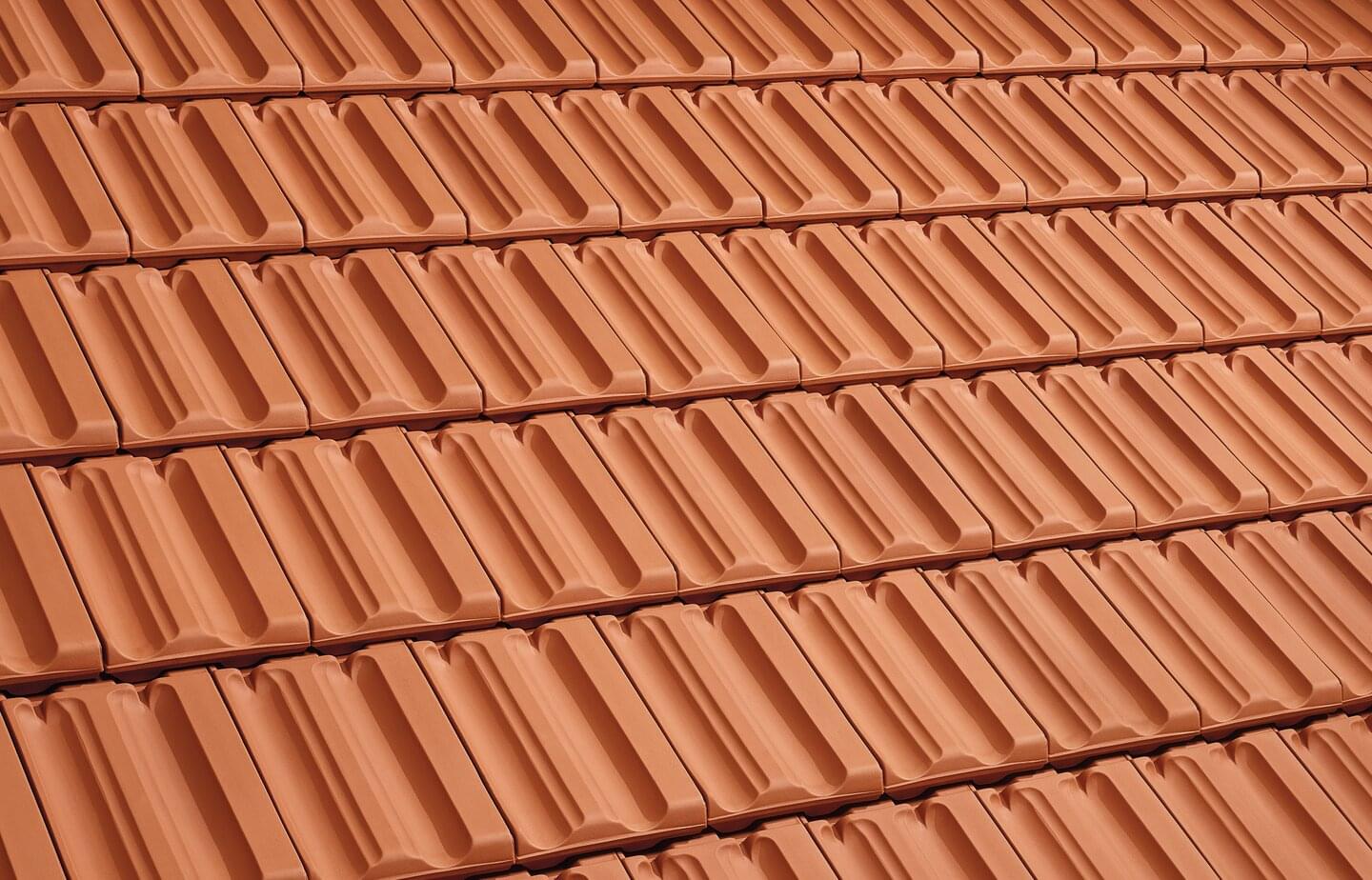 Großfalzziegel - Natural red | Image roof surface | © © ERLUS AG 2021