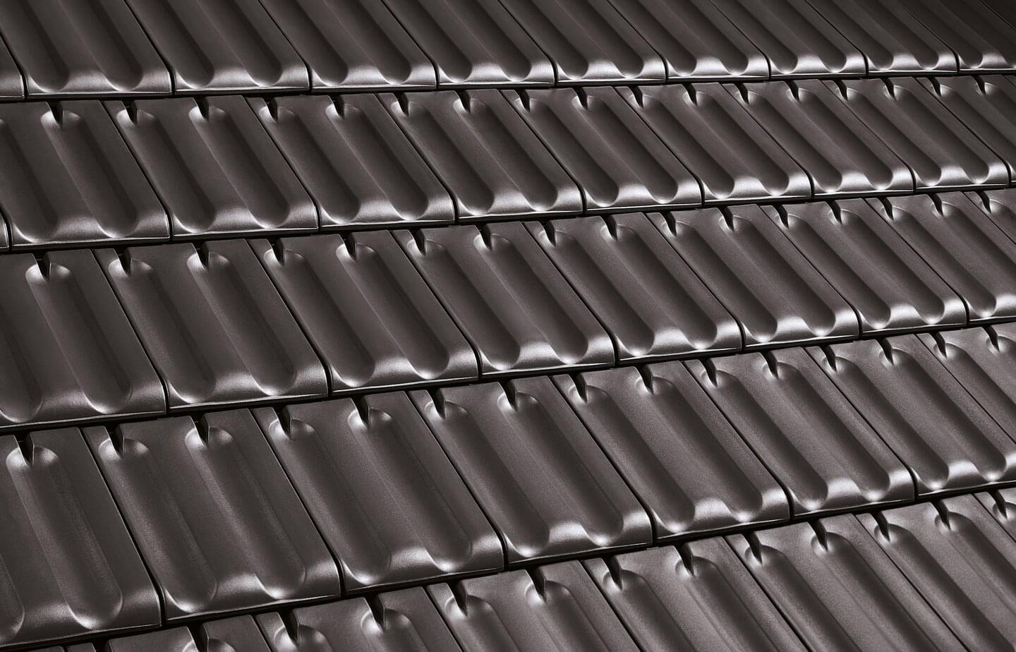 Großfalzziegel XXL® - Anthracite | Image roof surface | © © ERLUS AG 2021