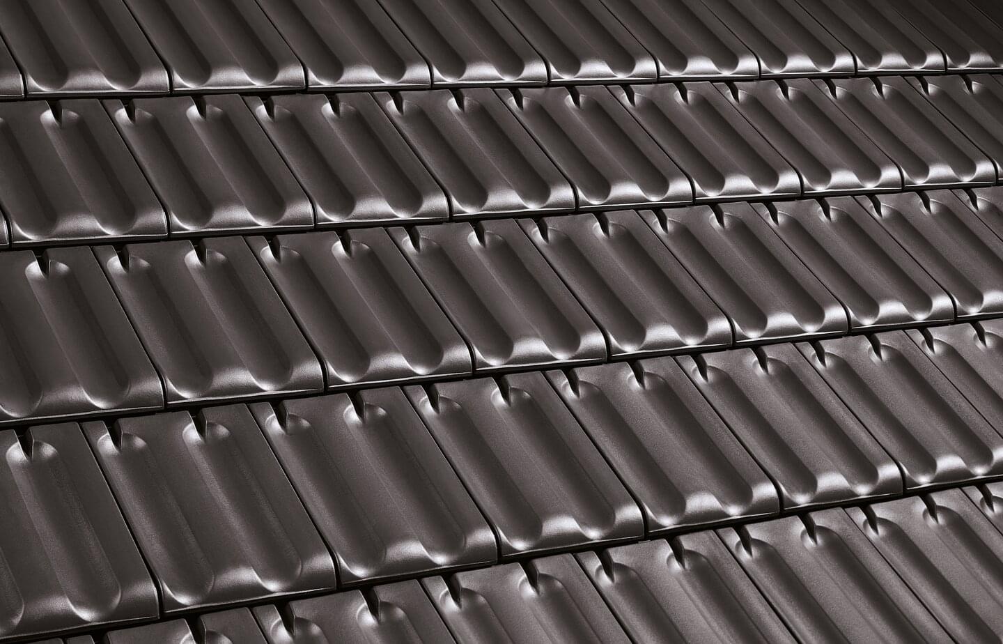Großfalzziegel XXL - Anthrazit | Dachflächenbild | © © ERLUS AG 2021
