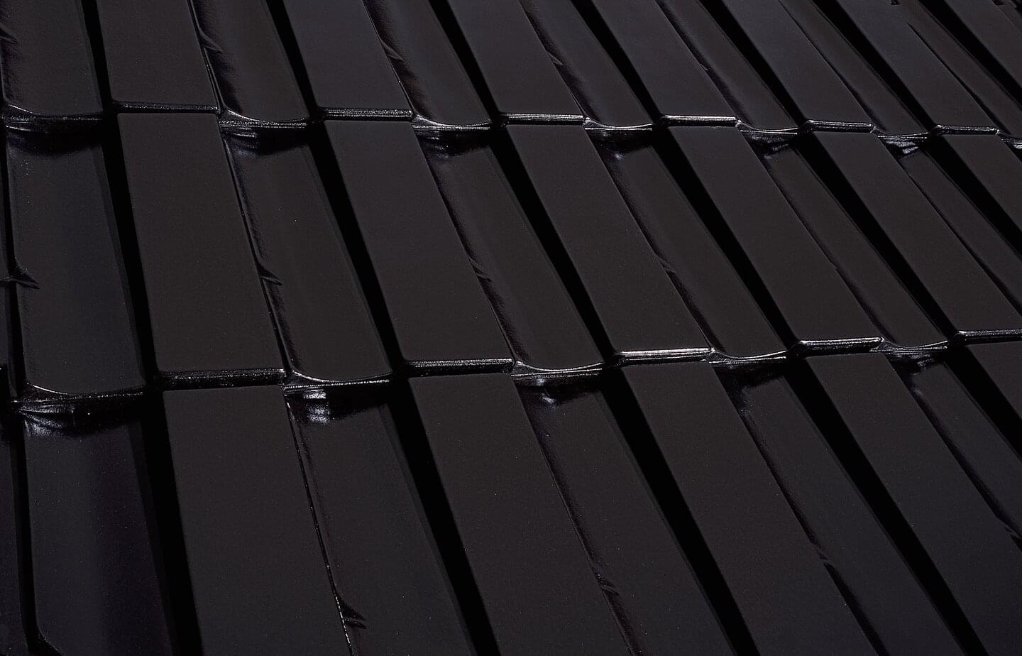 Karat® - Diamond black | Image roof surface | © © ERLUS AG 2021