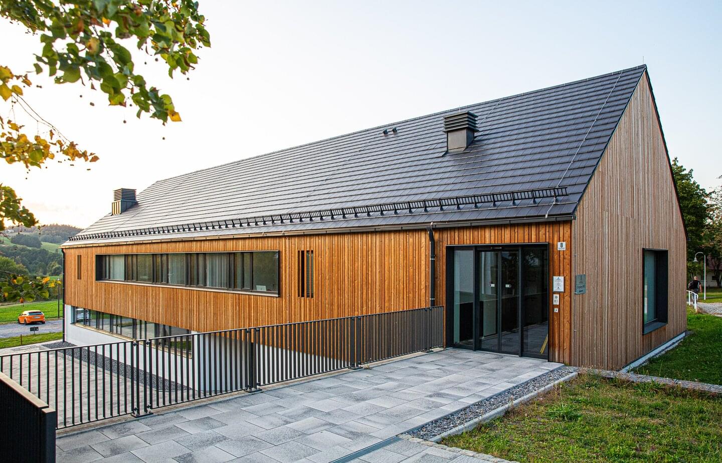  Ergoldsbacher Linea - Sinter grey | © ERLUS 2020