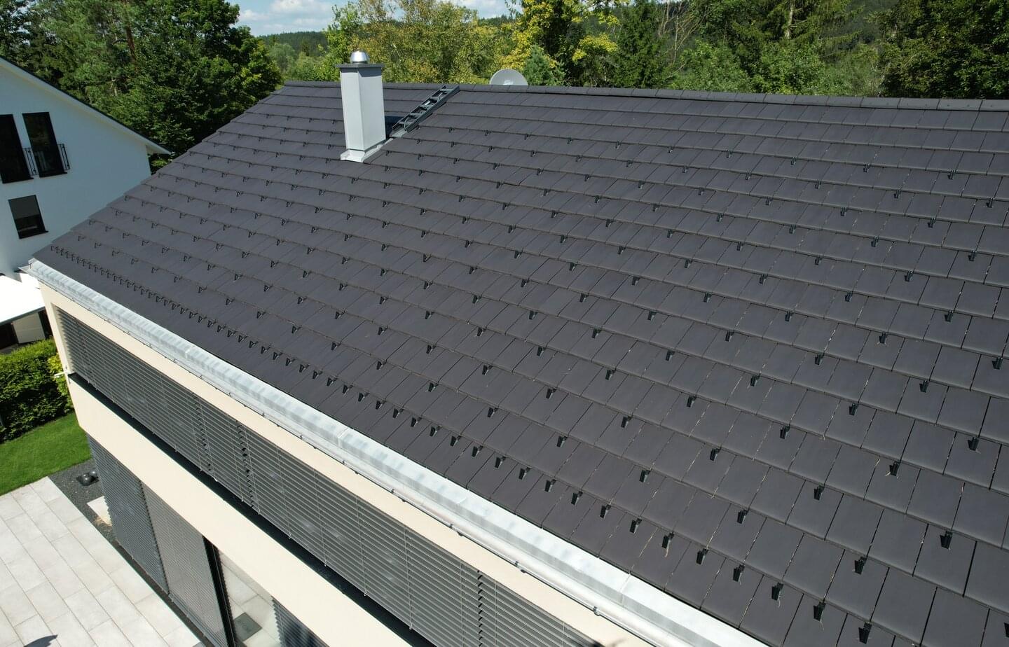 Ergoldsbacher Linea - Sinter black matt | © ERLUS 2021