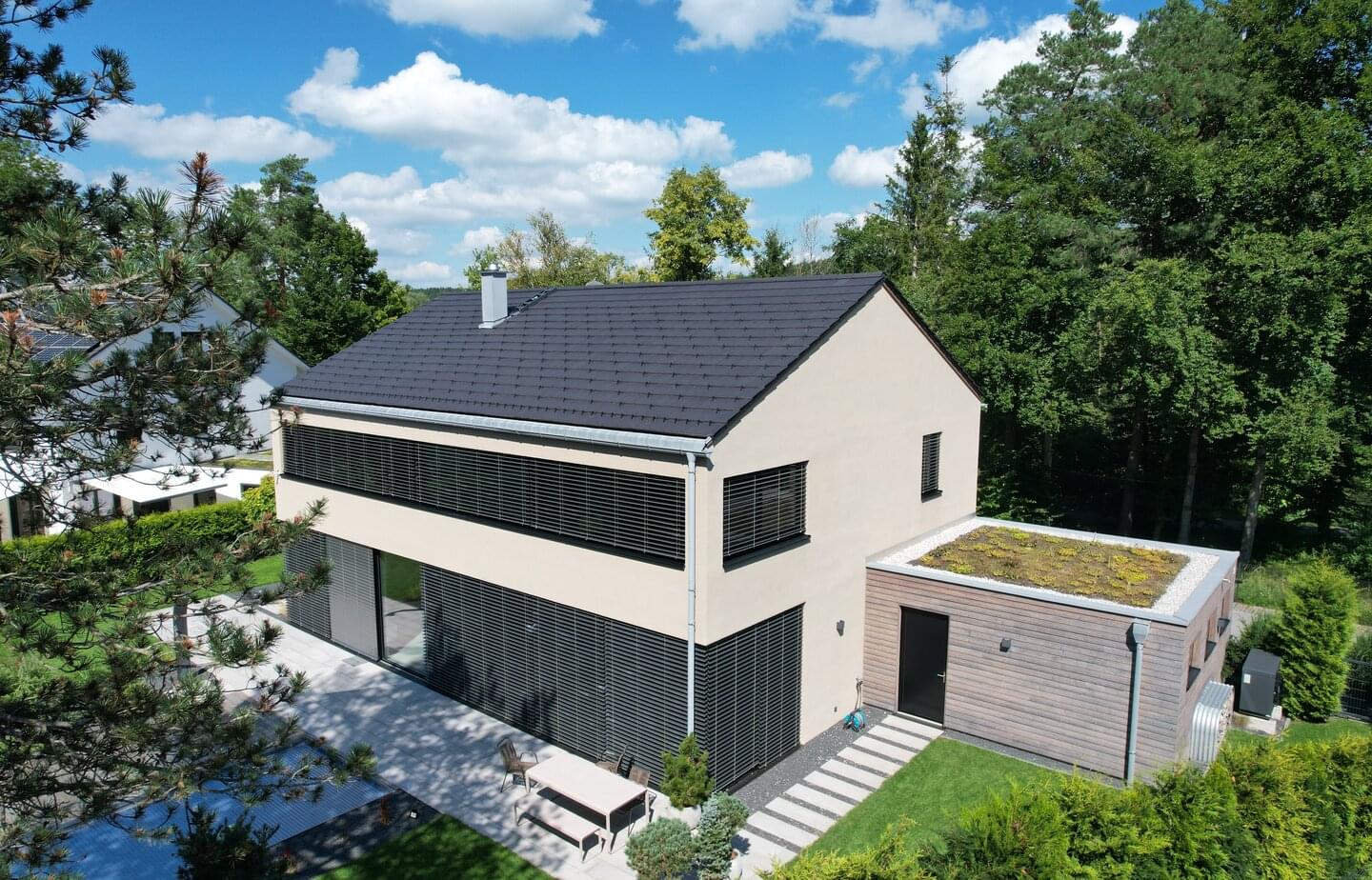 Ergoldsbacher Linea - Sinter black matt | © ERLUS 2021