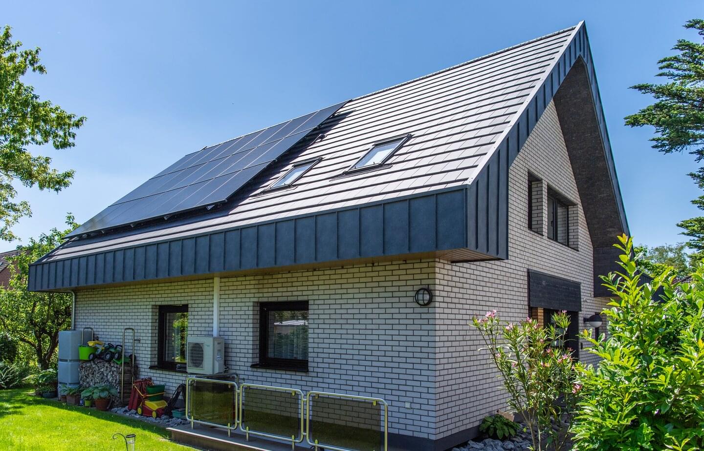 Ergoldsbacher Linea - Sinter black matt | © ERLUS 2022