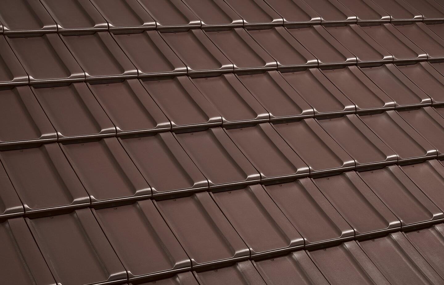 Reformpfanne SL - Brazil brown | Image roof surface | © © ERLUS AG 2021